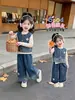 Traje de Mezclilla para Niña Primavera y Otoño 2026 Ropa de Otoño Nueva para Niños Conjunto de Tres Piezas Chaleco para Bebé Pantalones de Pierna Ancha