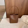 Bolso de mujer de alta gama 2026 nuevo de moda verano nicho patrón tejido bolso de hombro bolso cubo para ir al trabajo bolso de axila