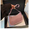 Bolsa Transversal Pequena Quadrada Casual Estilo Coreano da Moda Deste Ano 2025 Inverno Nova Cor Sólida Delicada de Axila para Mulheres