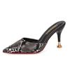 Sandalias de verano para mujer Talla pequeña Nuevo patrón de color cuero tacón de aguja puntiagudo punta cerrada medias pantuflas para exterior tacón medio perezoso tacones altos