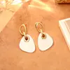 Pendientes Geométricos de Diseño de Nicho de Lujo Ligero con un Toque de Alta Gama, Estilo Minimalista Cepillado, Pendientes de Moda y Versátiles