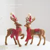 Novo Renas de Plástico de Natal em Pé com Chapéu e Pernas Levantadas Ornamento para Decoração de Atmosfera Natalina e Decoração de Festa