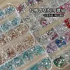 Caixa com 12 Compartimentos de Strass Mini para Nail Art em Resina, Strass Acrílico Coloridos Mistos de Fundo Plano e Formato Irregular para Decoração de Nail Art