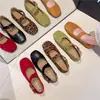 Zapatos planos Mary Jane de nuevo estilo para otoño con punta poco profunda, modernos y versátiles para vestidos, colección 2026
