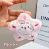 Muñecos para lanzar en bodas, llaveros de peluche, colgantes de muñecos para mochilas de mujer, pequeños regalos promocionales al por mayor