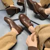 Zapatos de vestir estilo Brogue con doble hebilla y tallado para mujer, mismo estilo que Grape Mom, cuero genuino, tacón grueso, suela gruesa, estilo británico, zapatos pequeños de cuero