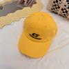 Boné de Baseball Ripped de Verão Novo e Moderno com Bordado da Letra g em Amarelo, Estilo de Rua para Homens e Mulheres, Faz o Rosto Parecer Menor