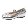 Zapatos Plateados Mary Jane para Mujer 2026 Primavera/Otoño Nuevo Estilo Aumento Interno de Altura Moño Boca Baja Zapatos de una Sola Pieza Estilo Ballet Zapatos Pequeños de Cuero