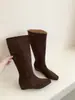 Botas de montar largas de moda 2026 para mujer, con un color caqui retro y un ajuste ceñido, diseñadas para añadir altura