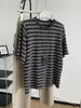 Camiseta T-shirt de outono com modelagem solta e oversized, em imitação de cashmere, com blocos de cor e listras, para mulheres, casual e modeladora, versátil, gola redonda, manga curta 2026