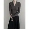 Suéter de Punto Cuello en V Estilo Coreano para Mujer, Atuendo de Primavera, Manga Larga, Suéter Gris de Alta Gama, Top Ajustado, Estilo Minimalista para Otoño e Invierno
