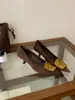 [] Sapatos Femininos de Salto Alto Bico Fino Francês 2026 Nova Chegada Design de Nicho Senso de Temperamento Camurça Salto Fino Sapatos de Salto