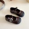 Sapatos de couro para meninas 2025 primavera e outono novos sapatos infantis sapatos de princesa para meninas sapatos de feijão com sola macia sapatos simples strass estilo ocidental
