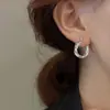 Aretes de Plata Esterlina S925 Torcidos de Aliento de Bebé Aretes de Círculo de Plata Rota Brillantes Lujo Accesible Nicho Nuevos Aretes 2025