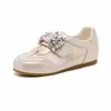 Sapatos Brancos com Strass da Moda Femininos 2026 Outono Novo Estilo Sapatos Casuais para Exterior Confortáveis Bico Redondo Leves Versáteis Sapatos de Treino Alemães