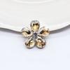 Mini flor de cristal de cinco pétalos hecha a mano, material de bricolaje, accesorios de aleación, accesorios para el cabello, funda para teléfono móvil, salida de aire, bolsa para zapatos, material de la bolsa.