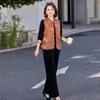 Conjunto de tres piezas con chaleco abotonado de estilo étnico para madre de mediana edad para mujer, nuevo estilo otoño 2026, elegante traje de terciopelo dorado
