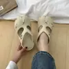 Pantuflas lindas y casuales con tachuelas, suela gruesa, sandalias cerradas antideslizantes para exteriores, moda de primavera, chanclas de playa