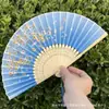 Leque Dobrável Estilo Antigo Transfronteiriço para o Verão, Estilo Chinês, Hanfu, Cheongsam, Leque Pequeno Dobrável de Bambu Portátil para Mulheres