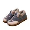 Sapatos de Tecido Estilo Étnico Old Beijing Femininos para o Inverno 2025, Sapatos Quentinhos para Mãe, Sapatos de Algodão Novo Estilo Chinês, Sapatos Bordados com Forro de Lã e Espessos