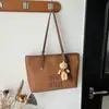 Nova Bolsa Estilosa de Axila para Mulheres Mori Fofa Versátil Bolsa de Compras Bolsa de Ombro Único para Mulheres Moda de Nicho Bolsa Tote de Mão