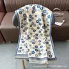 Bufanda jacquard de doble cara estilo japonés y coreano con pequeñas flores, imitación cachemir, versátil para otoño e invierno, chal cálido para mujer