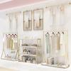 Estante de Exhibición Moderno Minimalista para Tienda de Ropa Perchero de Piso para Tienda de Ropa de Mujer Estante de Almacenamiento para Bolsas de Zapatos Ropa de Pared Estilo Nakajima
