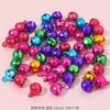 Venta caliente transfronteriza de campanas pequeñas de aluminio de color, hechas a mano, para mascotas, accesorios de joyería con cuentas para Navidad