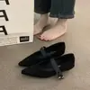 Sapatos femininos de bico fino, estilo retrô francês, sem cadarço, modelo 2026, sapatos Mary Jane com aumento interno de altura e design de uma tira, adequados para o trajeto