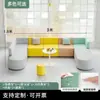 Oficina, guardería, vestíbulo de institución de formación, área de ocio y descanso, recepción, juego de sofá y mesa de centro para apartamento pequeño y sencillo