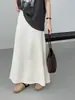 Esa Falda de Aire Plisada es una Elegante Falda Media Gris Estilo Coreano para Mujer, con un Estilo Relajado, Efecto Adelgazante y Falda de Paraguas Elástica en Línea A 8252