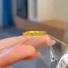 Anillo de Hielo Triturado de Lujo Ligero para Mujer, Diseño de Nicho, Anillo de Banda Lisa Index Finger Chapado en Latón con Oro de 8K Estrella de Celebridad de Internet