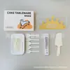 Juego de regalo de vajilla desechable para pasteles, juego de cinco piezas para fiestas de repostería, incluye cubiertos de plástico reforzado, platos de papel, velas y sombreros