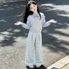Nueva Colección de Primavera/Otoño para Niñas: Elegante Conjunto de Dos Piezas de Pantalones de Pierna Ancha a Cuadros con Sudadera con Capucha de Dos Piezas Falsas con Cuello Polo de Estilo Universitario