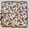 Lenço de Seda Folha Dourada Marrom Claro Lenço Quadrado Simples Elegante Feminino de Primavera Gravata Decorativa Bolsa Faixa de Cabelo Lenço Pequeno