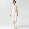 Conjunto de top de ginástica para yoga com gola halter e costas bonitas, com bojos no peito, e calça de yoga 7/8 de cintura alta com fenda, conjunto de duas peças para fitness e esportes