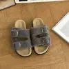 Sandálias femininas slip-on versáteis estilo Birkenstock com pelo, moda outono, antiderrapantes, para o dia a dia com sola grossa, tira com fivela dupla, confortáveis para uso externo