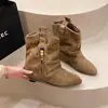 Botas de moda com franjas de contas estilosas para mulheres, nova coleção outono 2026, projetadas para fazer mulheres baixinhas parecerem mais altas, botas versáteis de cano médio
