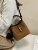 Bolso de mano nuevo de comercio exterior transfronterizo, bolso tipo cubo moderno y elegante para mujer, con un diseño único, adecuado para el trabajo diario, y se puede llevar como bolso de hombro o bolso cruzado