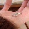 Nuevo Estilo Xiaohongshu Nuevo Estilo Chino Personalizado Moderno Anillo de Zirconia de Diamante Cuadrado Pequeño Lujo Ligero Anillo Liso Anillo Accesorios para Mujer