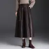 Falda midi de línea A de cuero PU a la moda para mujer, nueva colección otoño 2026, cintura alta elástica, elegante y rejuvenecedora, con dobladillo ancho