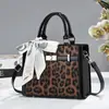Bolso de Mujer 2026 Moda Trendy Europea y Americana Bolso de Mano con Bufanda de Seda Bolso Tote Simple Gran Capacidad para Viajes Diarios Hombro Único Cruzado Bolso de Mujer