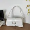 Bolsa estilosa de um ombro sob o braço estilo baguete popular este ano cores contrastantes casual 2026 novo estilo moderno simples moda francesa bolsa transversal