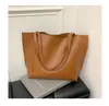 Bolsa Retrô de Grande Capacidade para Mulheres 2025 Nova Moda Trendy Bolsa Tote Retrô Versátil de Nicho de Ombro Único