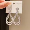 Ritmo del Agua Luz Plateada~Estilo Lujo Ligero Pendientes de Gota de Agua Envueltos en Circonita, Pendientes Artesanales Pesados Únicos y Elegantes, Pendientes de Alta Gama para Mujer
