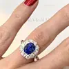 Yanbai Más Vendido Anillo de Zirconia Zafiro Forma de Huevo Lujo Ligero Lujo Ajuste Pavé Anillo para Mujer Moda Temperamento Joyería de Mano Versátil