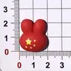 Día Nacional Bandera Roja de Cinco Estrellas Decoración de Resina en Forma de Corazón Accesorios Decoración para Funda de Teléfono DIY Pasador Adorno para el Cabello Venta al por Mayor