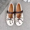Doce e elegante~Sapatilhas Mary Jane de couro macio com pregas e laço estilo balé, ultra macias, sem cadarço, slip-on