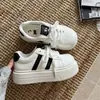 Zapatillas originales de suela gruesa estilo coreano, nuevos zapatos blancos versátiles de otoño 2026, zapatillas casuales de nicho para estudiantes, zapatillas versátiles para mujer