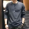 Camiseta retro de alta gama de manga larga para hombre, nueva colección primavera/otoño, corte holgado, algodón puro, cuello Henley estiloso, top básico